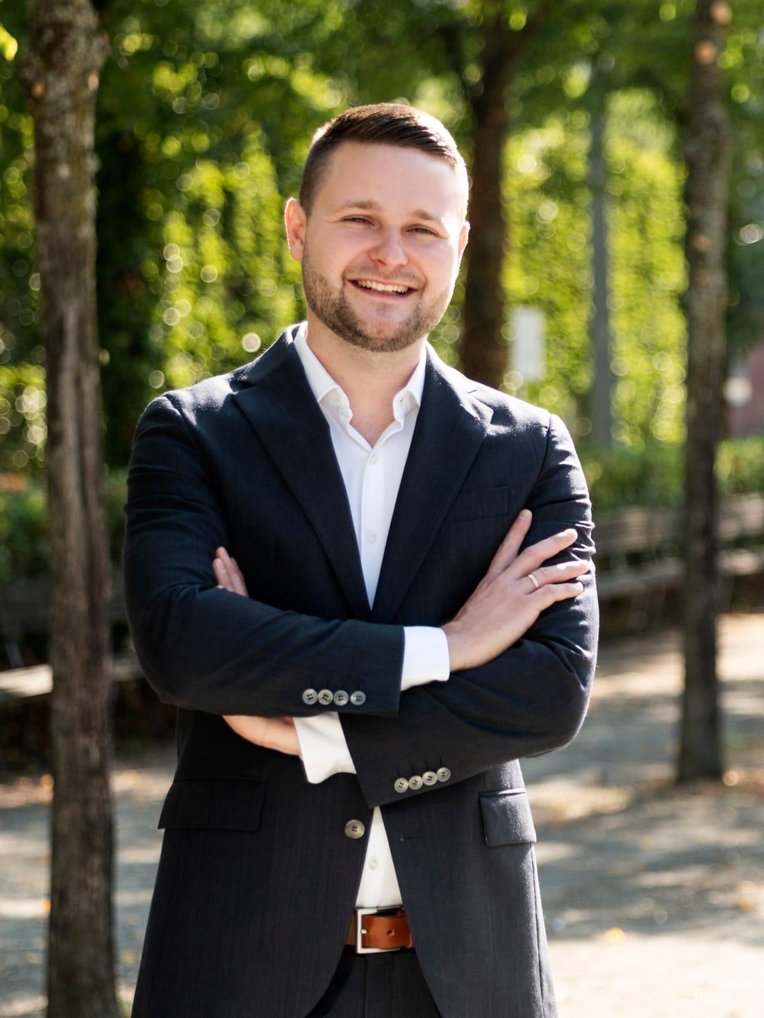 Dominic Schäfer, Immobilienmakler mit Banken- und Finanzierungserfahrung